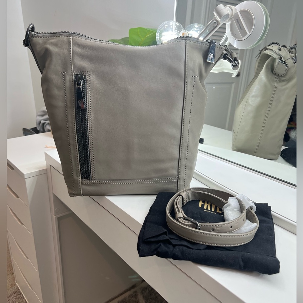 Frye Len Zip Hobo in gray